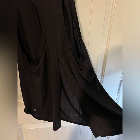 worn lululemon open lower back tank top black - Picture 4 of 4